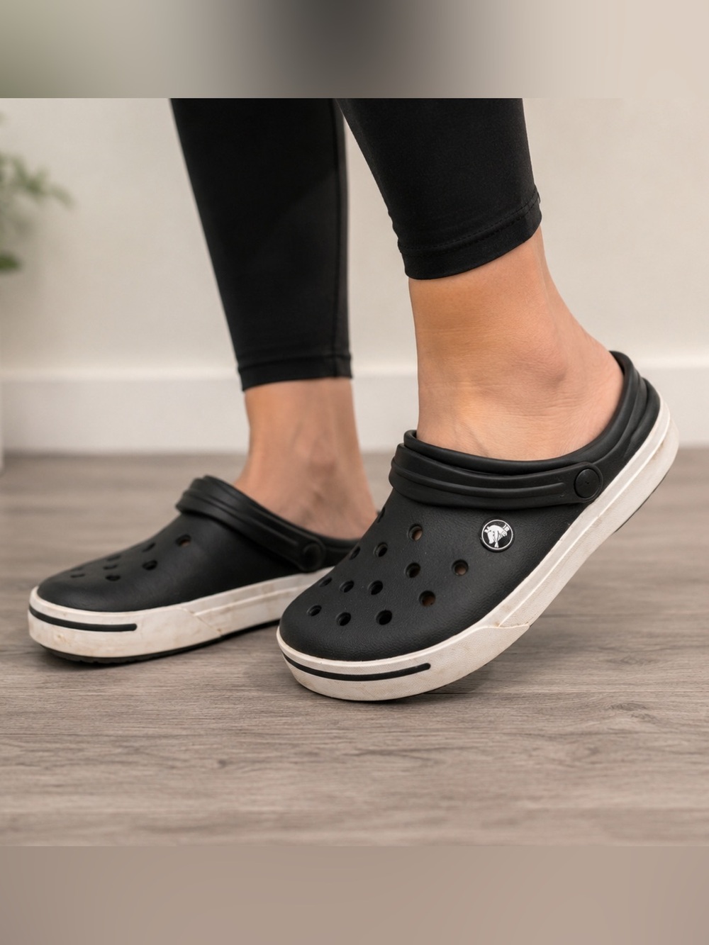 Crocs Crocband Clogs Black White Women’s 7 Men’s 5 Slip On Comfort Shoes